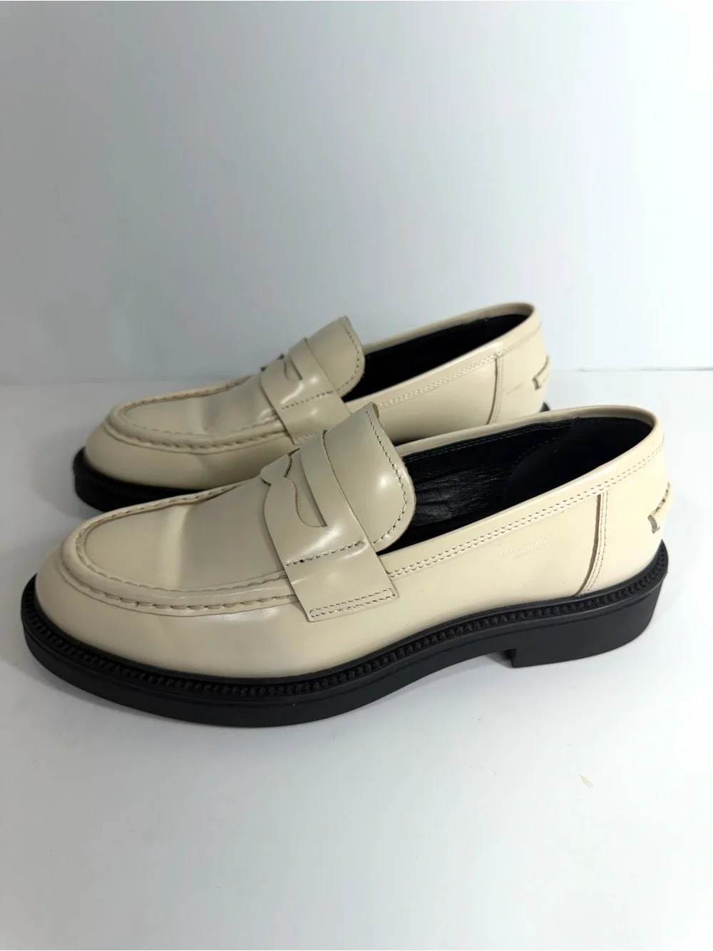Vagabond Shoemakers Alex W Off White Leather Penny Loafers | US 7 / EU 37